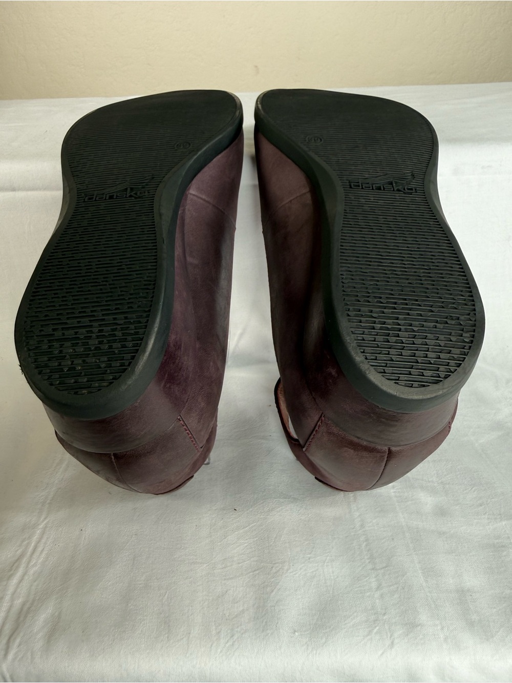 Dansko Shaylee Waterproof Leather Wedge Pumps Muted Fig Color Size 39 EUC - Picture 16 of 16